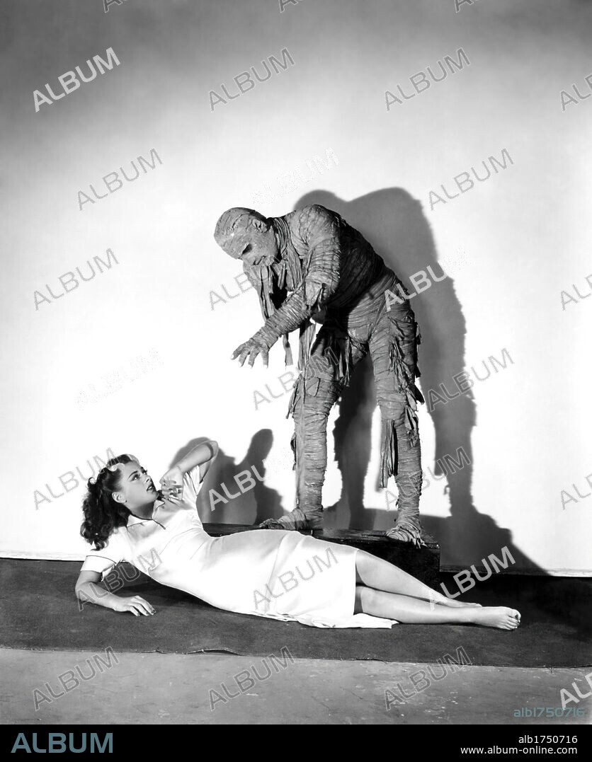 LON CHANEY JR. and RAMSAY AMES in THE MUMMY'S GHOST (1944), directed by REGINALD LE BORG. Copyright UNIVERSAL PICTURES.