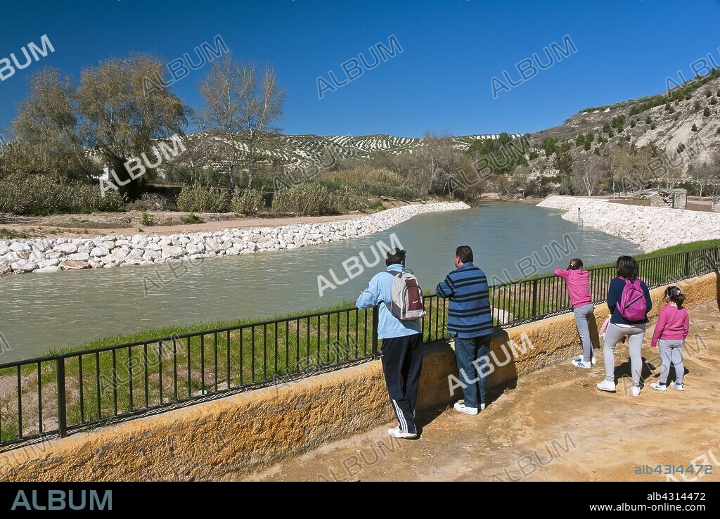 Genil river and tourists, Jauja, Cordoba-province, Region of Andalusia, Spain, Europe.