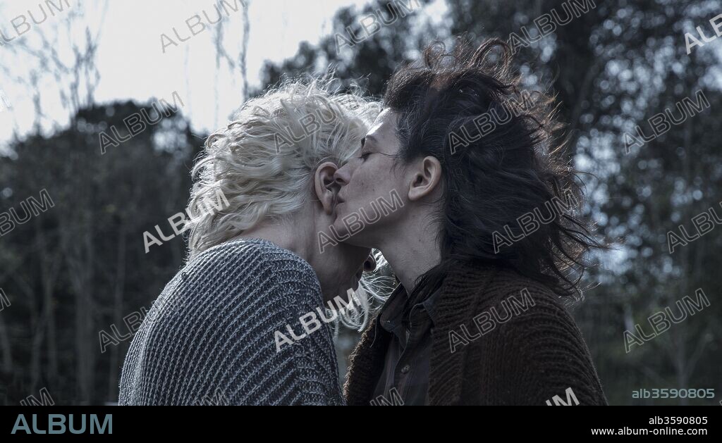 BARBARA LENNIE and SUSI SANCHEZ in LA ENFERMEDAD DEL DOMINGO, 2018, directed by RAMON SALAZAR. Copyright Zeta Cinema / ON Cinema.