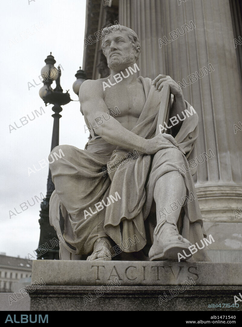 TACITO, Cayo Cornelio (Caius Cornelius Tacitus) (Terni, h.55-h.125). Historiador romano. Estatua que se encuentra en una de las rampas junto a la fachada del edificio del Parlamento de Austria. VIENA.