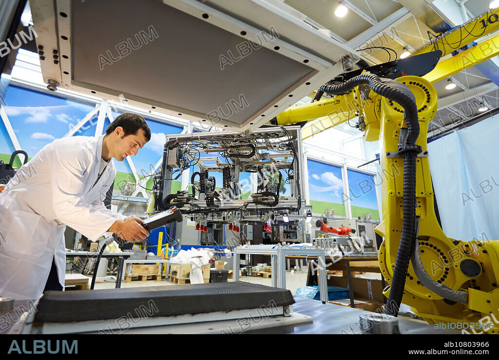 Tecnacomp Robotic cell manufacturing composite preforms Dry fiber preform manufacturing 3D Industry, Tecnalia Research & innovation, Technology and Research Centre, Miramon Technological Park, San Sebastian, Donostia, Gipuzkoa, Basque Country, Spain.