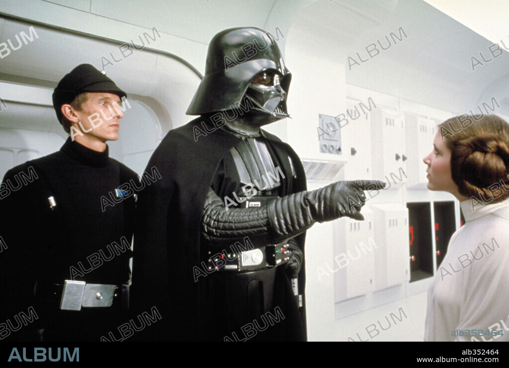 CARRIE FISHER and DAVID PROWSE in STAR WARS: EPISODE IV-A NEW HOPE, 1977, directed by GEORGE LUCAS. Copyright LUCASFILM/20TH CENTURY FOX.