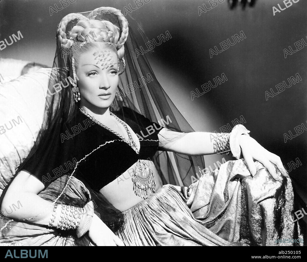 MARLENE DIETRICH in KISMET, 1944, unter der Regie von WILHELM DIETERLE. Copyright M.G.M.