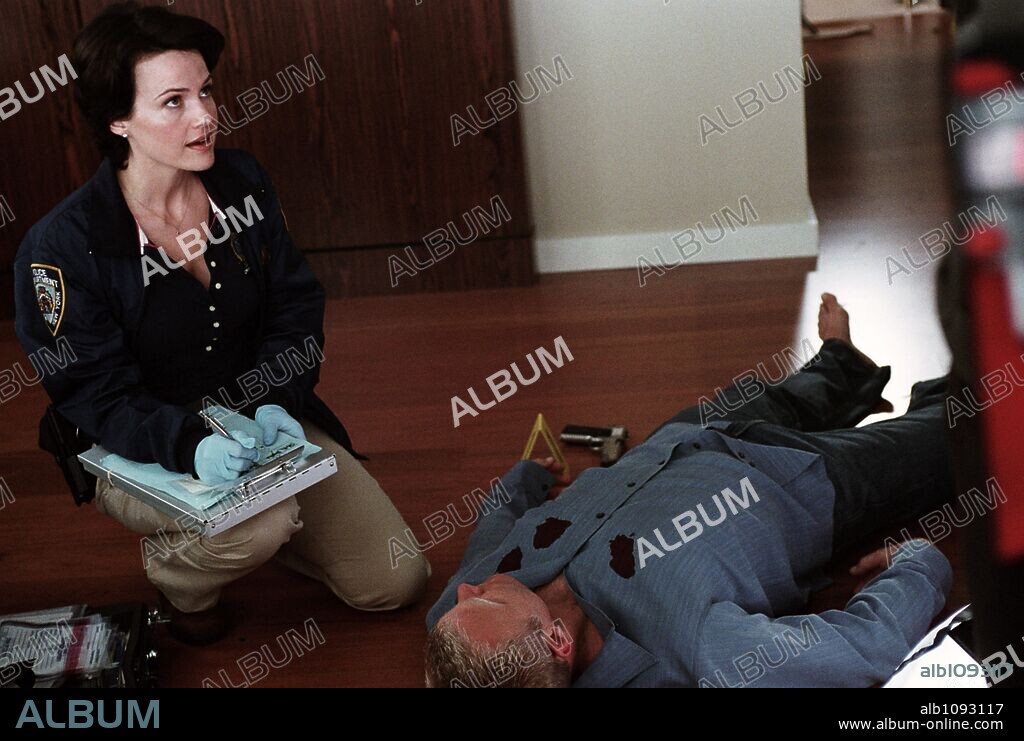 CARLA GUGINO in RIGHTEOUS KILL, 2008, directed by JON AVNET. Copyright MILLENNIUM FILMS/NU IMAGE FILMS/EMMETT/FURLA FILMS/ REGAN, KEN.