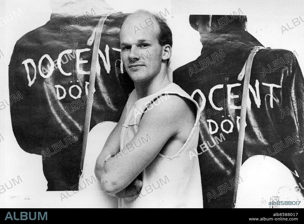 Mats Möller sångare i Stockholmsgruppen Docent Död. Möller Mats sång musik Porträtt 1984. Docent Död orkester. Foto: Sydsvenskan / IBL Bildbyrå.
