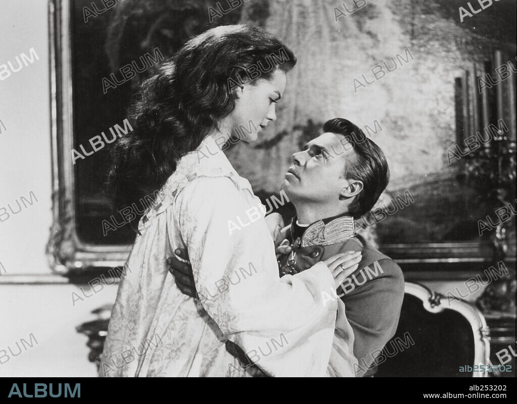 ELISABETH VON BAYERN, KARLHEINZ BOEHM und ROMY SCHNEIDER. KARLHEINZ BOEHM und ROMY SCHNEIDER in SISSI, 1955, unter der Regie von ERNST MARISCHKA. Copyright ERMA FILM.