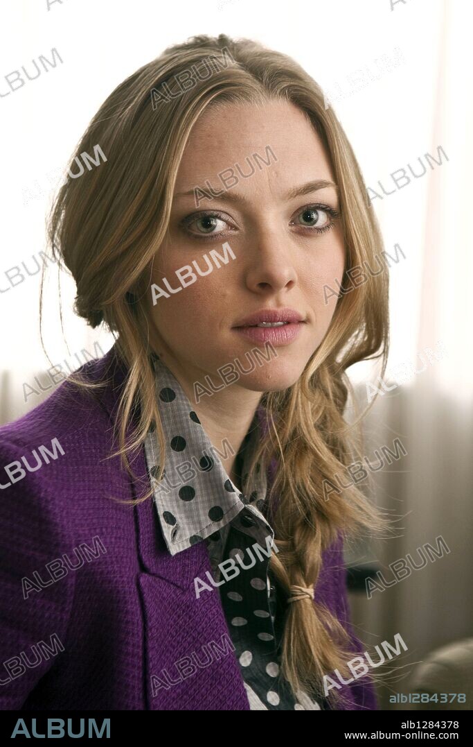 AMANDA SEYFRIED. Jan. 27, 2010 - Toronto, ON, Canada - Amanda Seyfried of ''Dear John'' poses for photos in Toronto January 27, 2010. .The Canadian Press Images/Peter Bregg. 27/01/2010