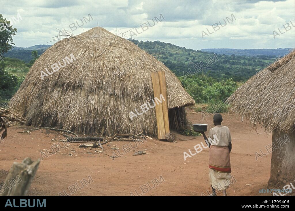 Africa. Uganda. Near Mukunyu, huts of the Banyoro tribe.