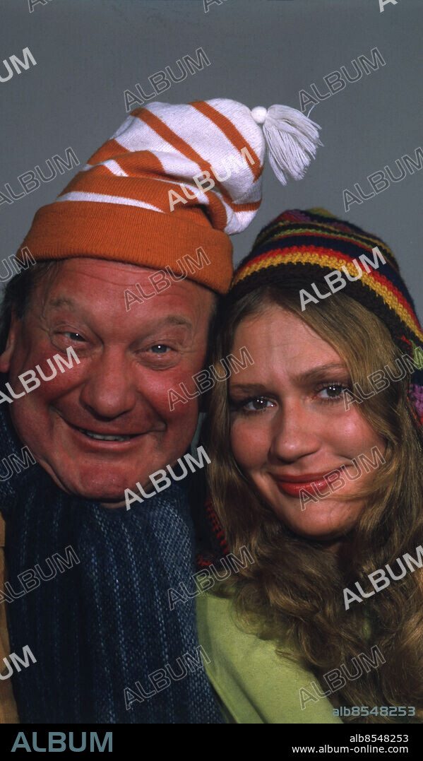 1971.. BROSTER BROSTER Julkalender av Göran Tunström och Tore Palm i regi av Lars Lennart Forsberg Sänt första gången 1971-11-28 Adventskalender Toppluvor Perumössor persons: CLAIRE WIKHOLM;CARL-GUSTAF LINDSTEDT sites: SVERIGE.