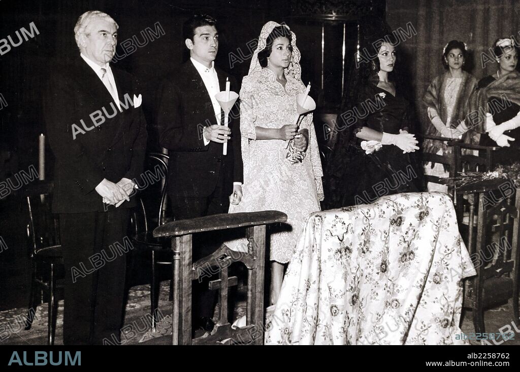 BODA DE LOLA FLORES Y ANTONIO GONZALEZ  " EL PESCAILLA ". EN LA FOTO PAQUITA RICO Y CESAREO GONZALEZ. 27/10/1957. EL ESCORIAL.