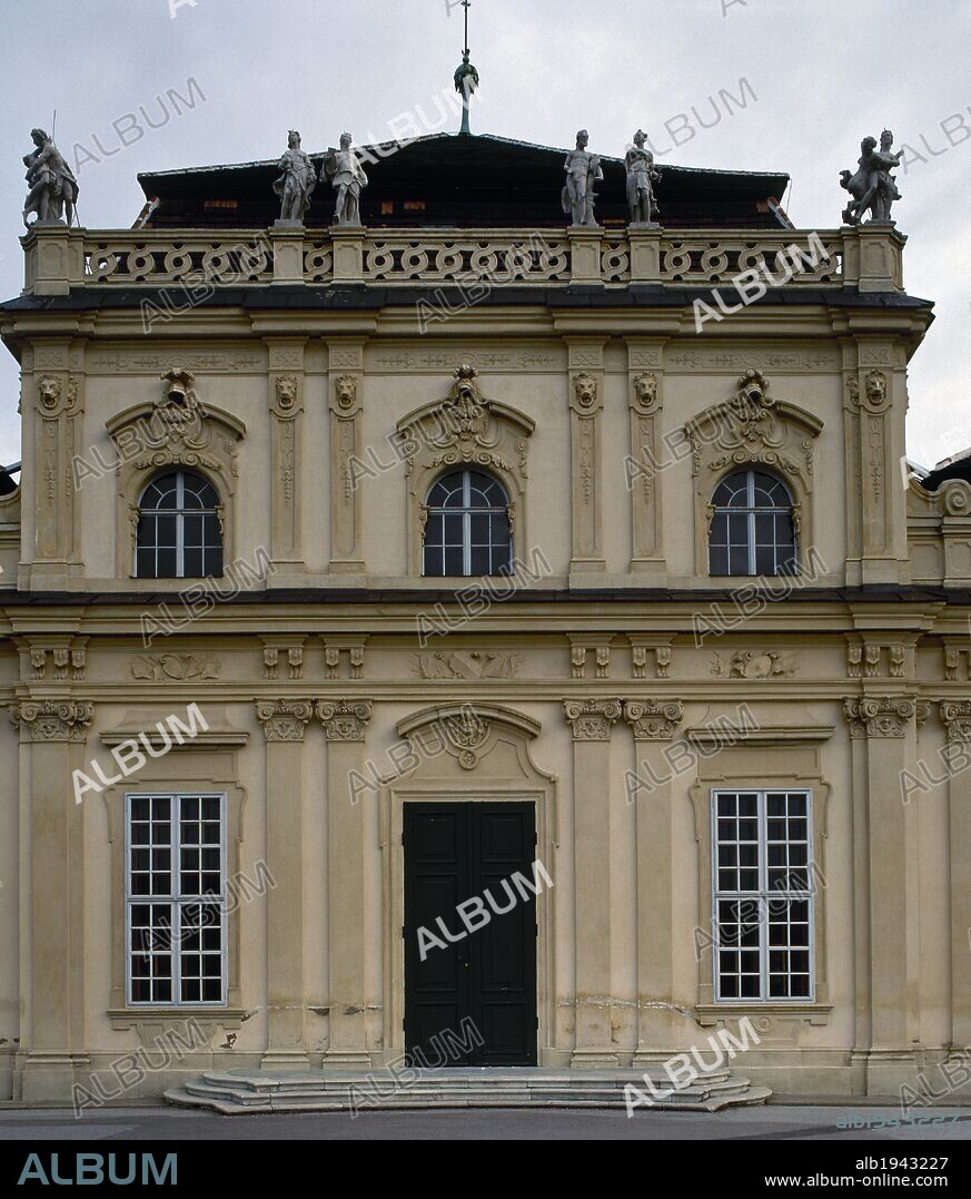 ARTE BARROCO. AUSTRIA. HILDEBRANT, Johann Lukas von (Génova,1668-Viena, 1745). Arquitecto austríaco. PALACIO BELVEDERE (BAJO BELVEDERE). Vista de la fachada interior del edificio, que da a los jardines, construido entre 1714 y 1716 como residencia cotidiana del príncipe Eugenio de Saboya. VIENA.