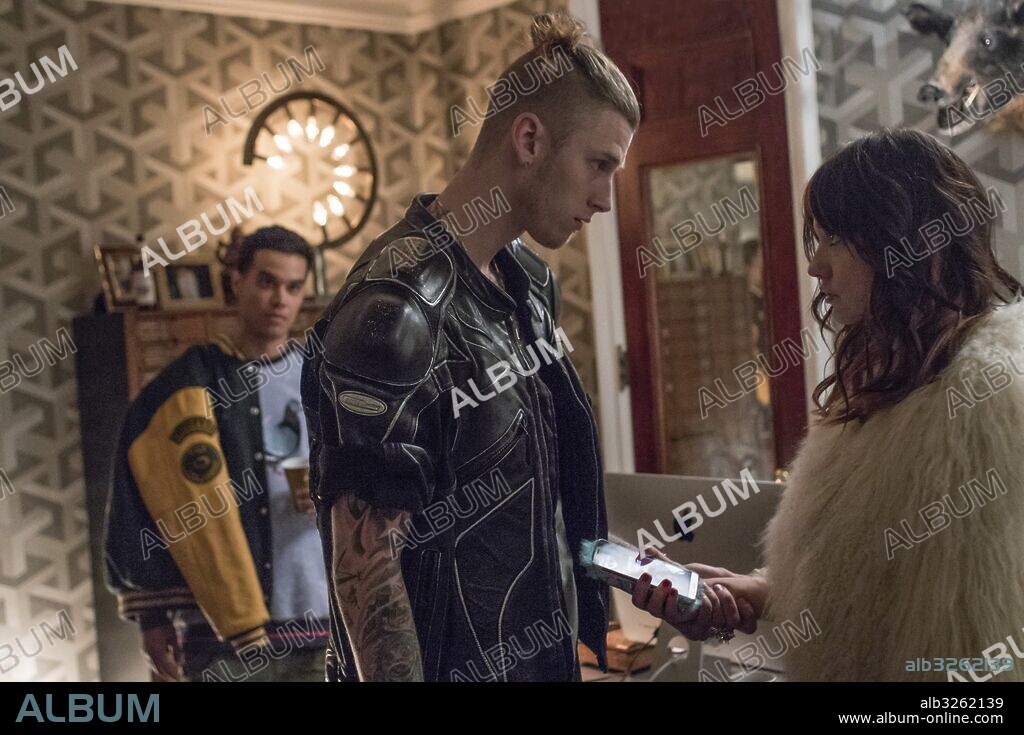 EMILY MEADE und MACHINE GUN KELLY in NERVE, 2016, unter der Regie von ARIEL SCHULMAN und HENRY JOOST.