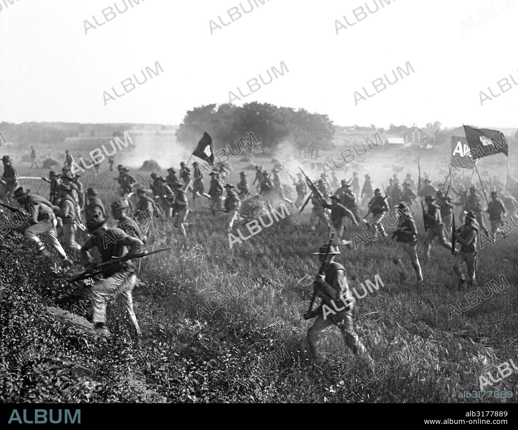 Gettysburg. Pennsylvania:  July, 1922 Marines during an reenactment of Pickett's Charge at the battle of Gettysburg in the American Civil War.   © Underwood Archives / The Image Works.