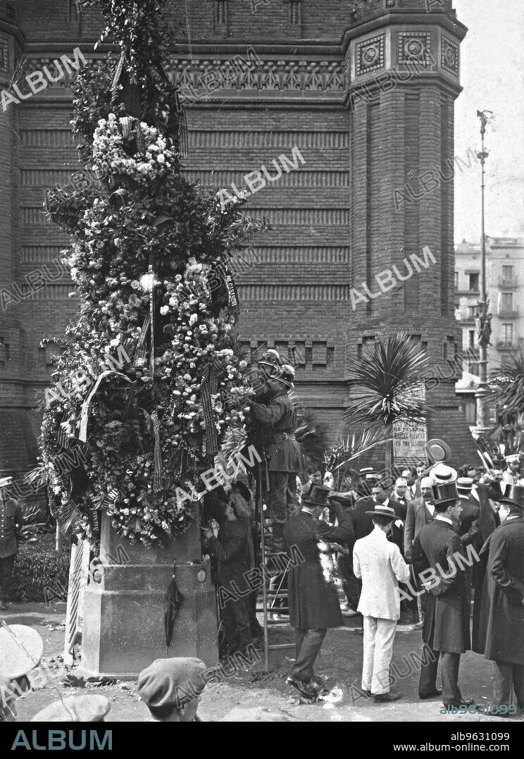 Ofrena floral davant el monument de Rafael Casanova, 1913 / Frederic Ballell.