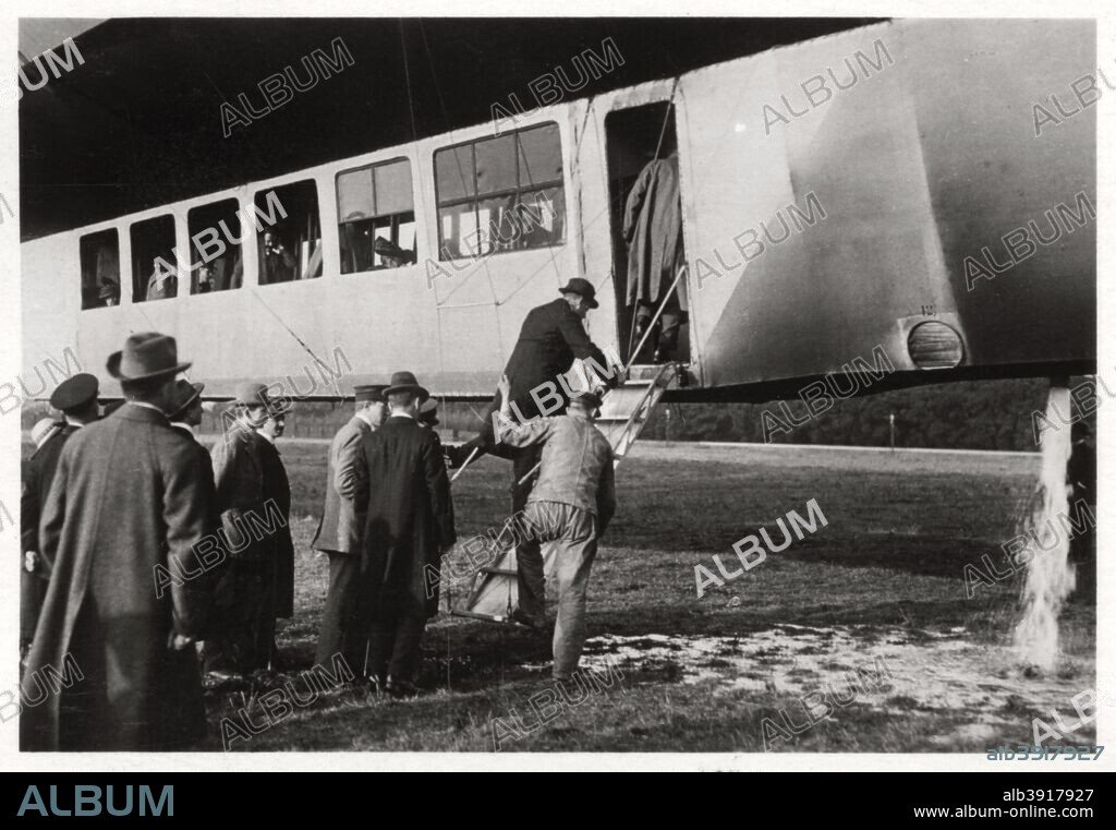Passengers boarding Zeppelin LZ 11 'Viktoria Luise', c1912-1914 (1933). A photograph from Zeppelin-Weltfahrten, Vom ersten Luftschiff 1899 bis zu den Fahrten des LZ127 Graf Zepplin 1932, Dresden, 1933.