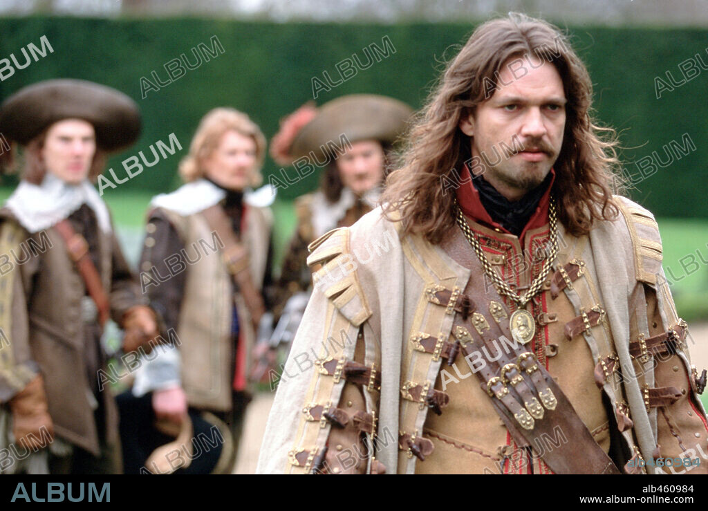 DOUGRAY SCOTT en MATAR A UN REY, 2003 (TO KILL A KING), dirigida por MIKE BARKER. Copyright NATURAL NYLON ENTERTAINMENT/ROCKWOOD EDGE LTD/FUTURE FILM.