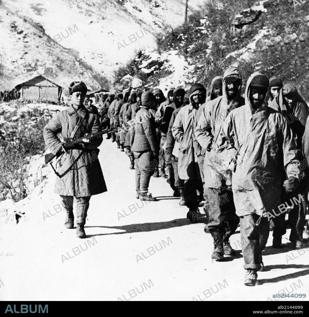 Korean War. American soldiers captured by the Chinese People's Volunteer Army near the Chosin Reservoir. November 1950. (Photo by: Sovfoto/UIG via Getty Images).
