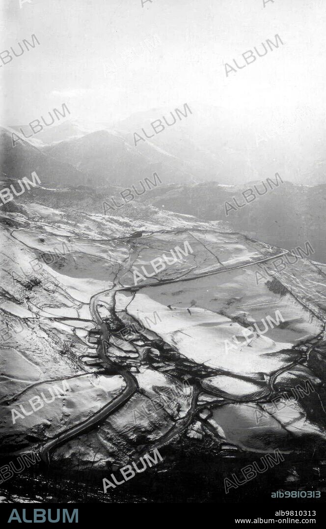 1950. Vista Aérea del puerto de Pajares (Asturias) después de una fuerte Nevada.