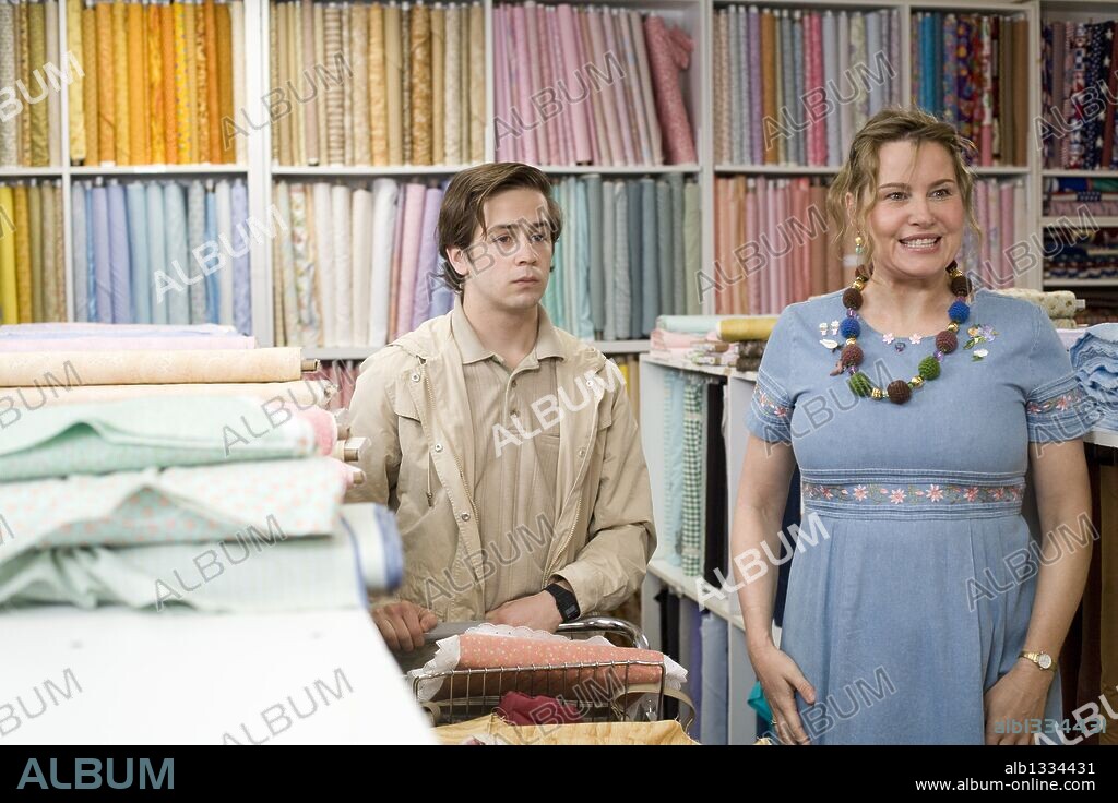 JENNIFER COOLIDGE und MICHAEL ANGARANO in GENTLEMEN BRONCOS, 2009, unter der Regie von JARED HESS. Copyright RIP CORD PRODUCTIONS.