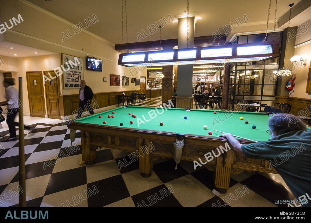 sala y mesa de billar, Los 36 Billares, bar tradicional inaugurado en 1897, avenida de Mayo, Buenos Aires, republica Argentina, cono sur, South America.