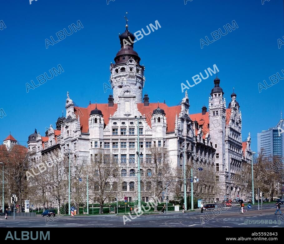 Leipzig (Sachsen), Neues Rathaus. (1899-1905 erbaut an der Stelle der Pleißenburg unter Verwendung von Teilen des Vorgängerbaus; Arch.: Hugo Licht). Außenansicht von Südwesten. Foto (Jochen Helle).