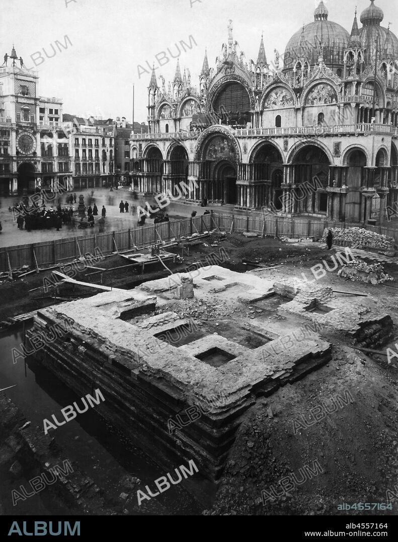Italy. Veneto. venice. piazza san marco. block of the base of the bell tower after the collapse. 1902.