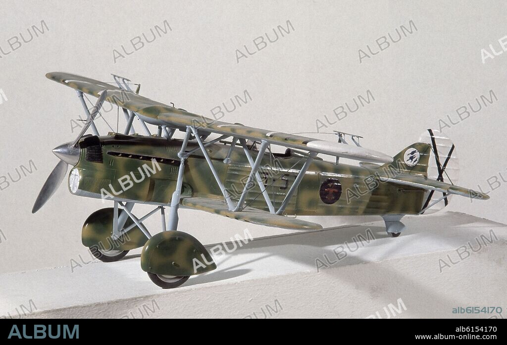 FIAT CR- 32, LLAMADO "CHIRRI", FABRICADO EN ITALIA, LLEGARON A ESPAÑA MAS DE 350 APARATOS. LA MAQUETA LLEVA EL DISTINTIVO DEL GRUPO GARCIA MORATO.