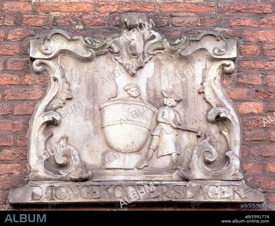 Amsterdam, Historisches Museum / Giebelsteine © Barbara Opitz Format / Filmsize: 4,5 × 6 cm.