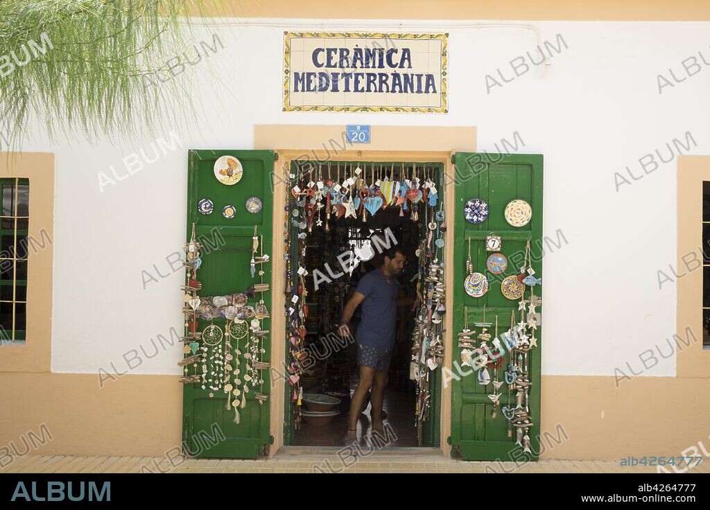 Tienda de ceramica artesanal, Sant Francesc Xavier, Formentera, balearic islands, Spain.