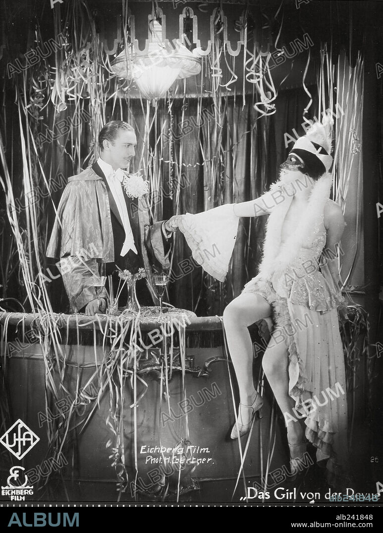 DAS GIRL VON DER REVUE, 1928, directed by RICHARD EICHBERG. Copyright U.F.A.