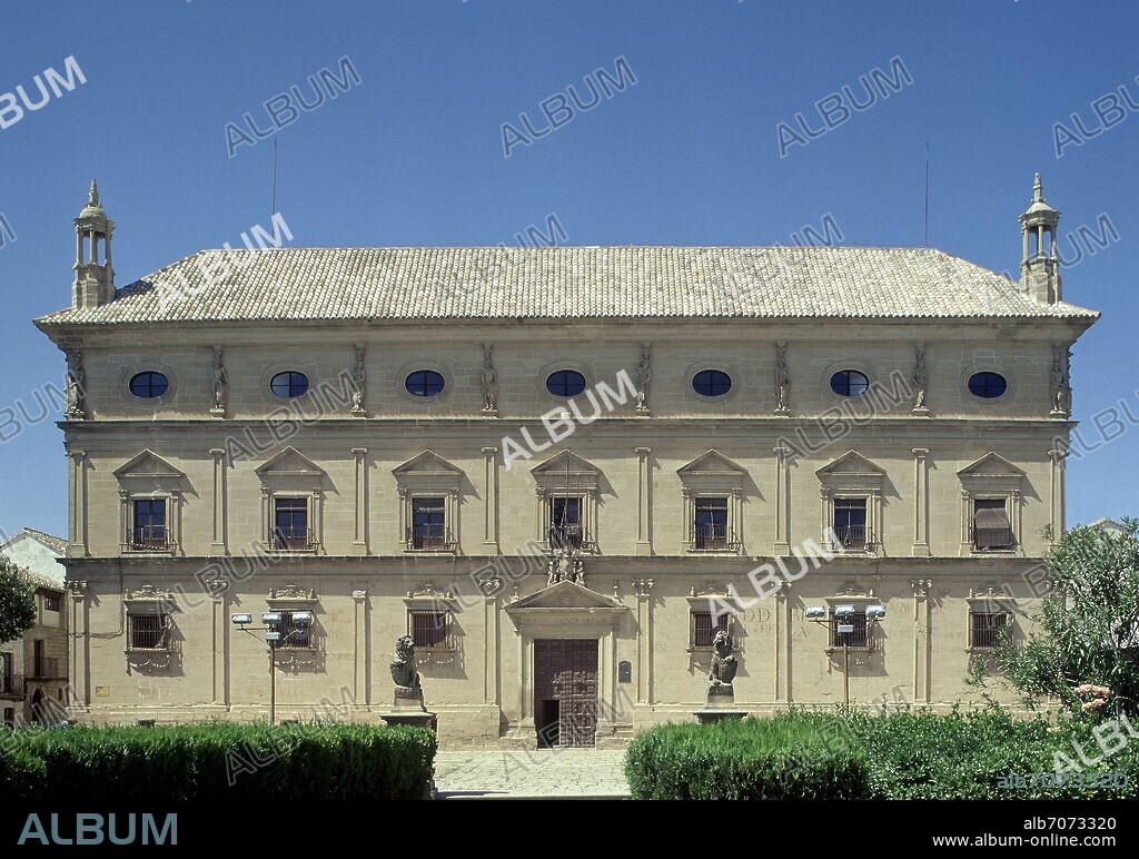 ANDRES DE VANDELVIRA (1505-1575). FACHADA EXTERIOR DEL ANTIGUO PALACIO DE LAS CADENAS O PALACIO VAZQUEZ DEL SIGLO XVI SITUADO EN LA PLAZA DE SANTA MARIA CONVERTIDO EN A.