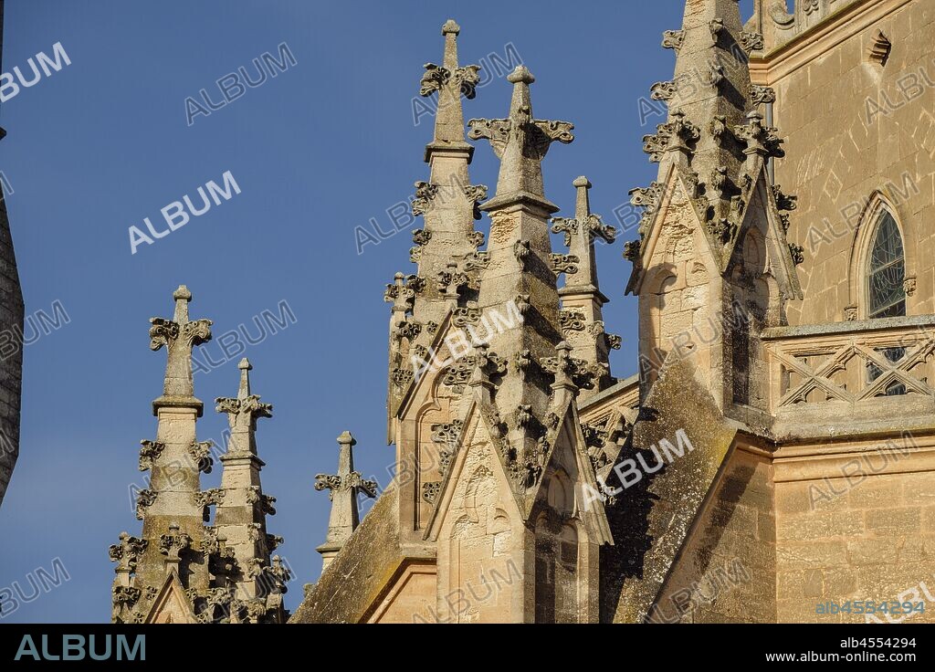 pinaculos y gargolas, Iglesia de Nostra Senyora dels Dolors, finales del siglo XIX por iniciativa del rector Rubí, obra de José Barceló Runggaldier y Gaspar Bennàssar, Manacor, Mallorca, Balearic islands, spain.