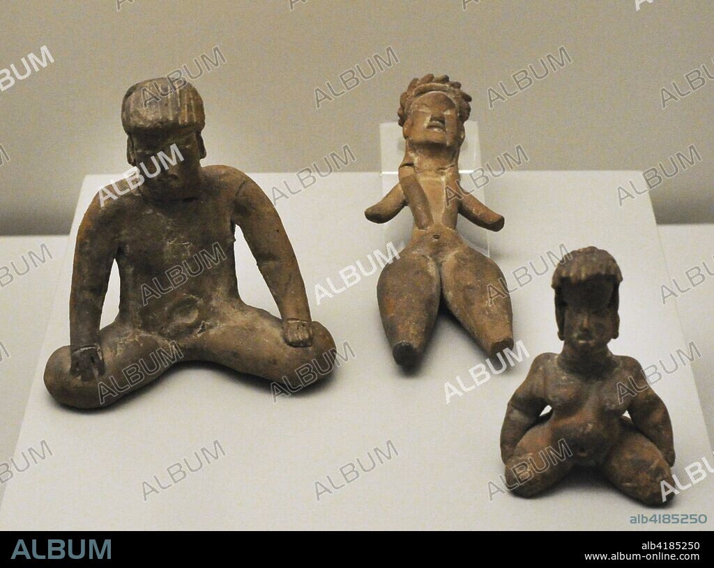Figura de mujer sentada, mujer embarazada sentada, figura femenina "mujer bonita". Cerámica. Período Preclásico Medio (1200-400 a. C.). México Central. Museo de América. Madrid. España.