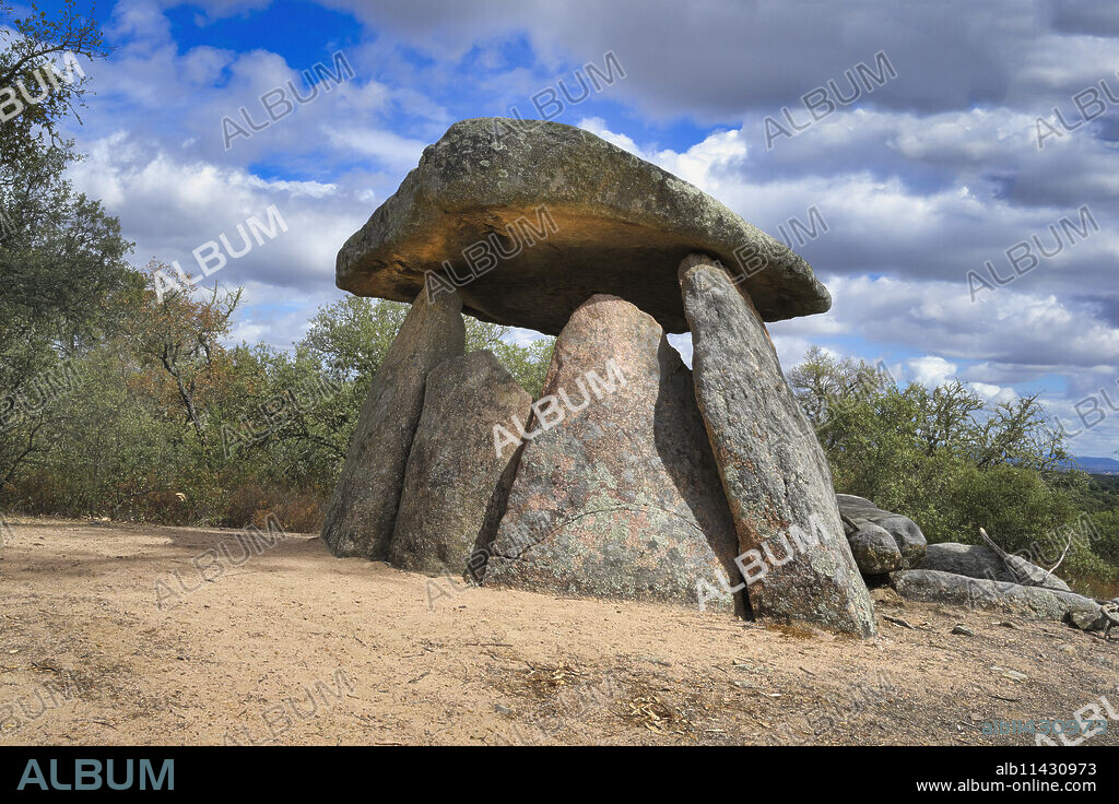 Megalithic dolmen, Barbacena, Elvas, Alentejo, Portugal, Europe.