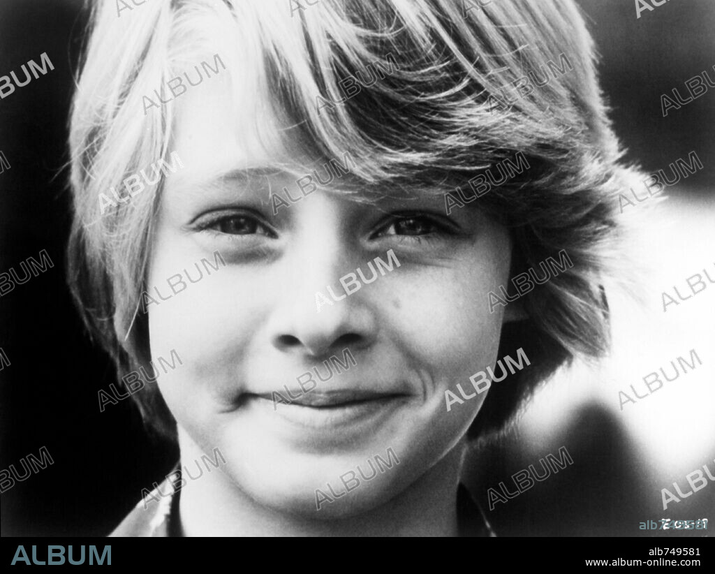 JODIE FOSTER in PAPER MOON, 1973, directed by PETER BOGDANOVICH. Copyright PARAMOUNT PICTURES.