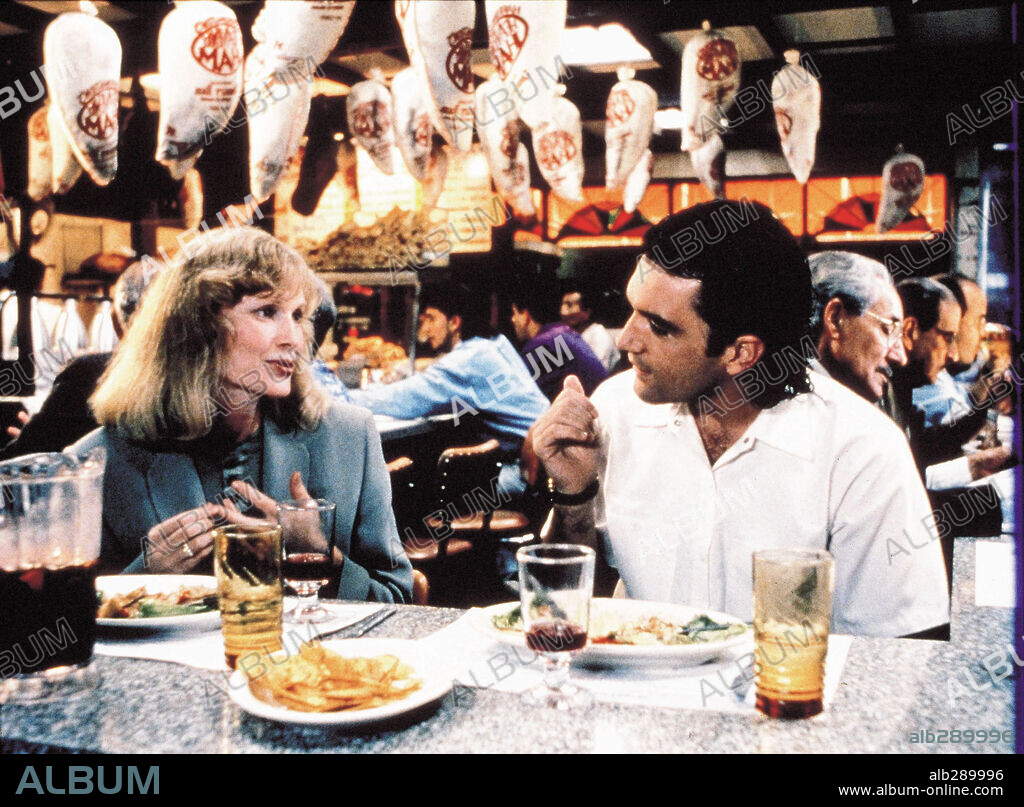 ANTONIO BANDERAS and MIA FARROW in MIAMI RHAPSODY, 1995, directed by DAVID FRANKEL. Copyright BUENA VISTA.