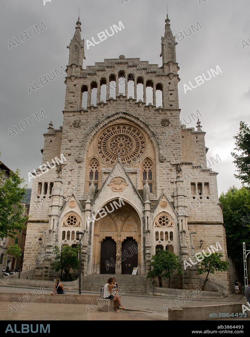 CATEDRAL DESAN BARTOMEU, SOLLER  (MALLORCA). La fachada actual es de estilo modernista, proyectada por el arquitecto catalán y discípulo de Gaudí, Joan Rubió i Bellver.