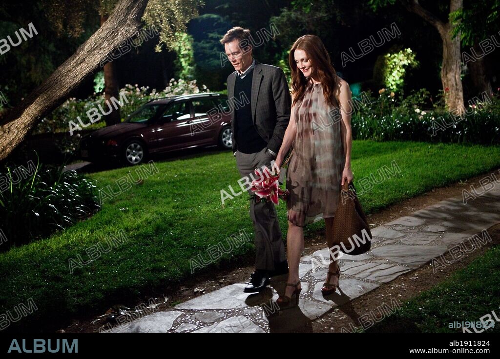 JULIANNE MOORE y KEVIN BACON en CRAZY, STUPID, LOVE, 2011, dirigida por GLENN FICARRA y JOHN REQUA. Copyright CAROUSEL PRODUCTIONS / GLASS, BEN.