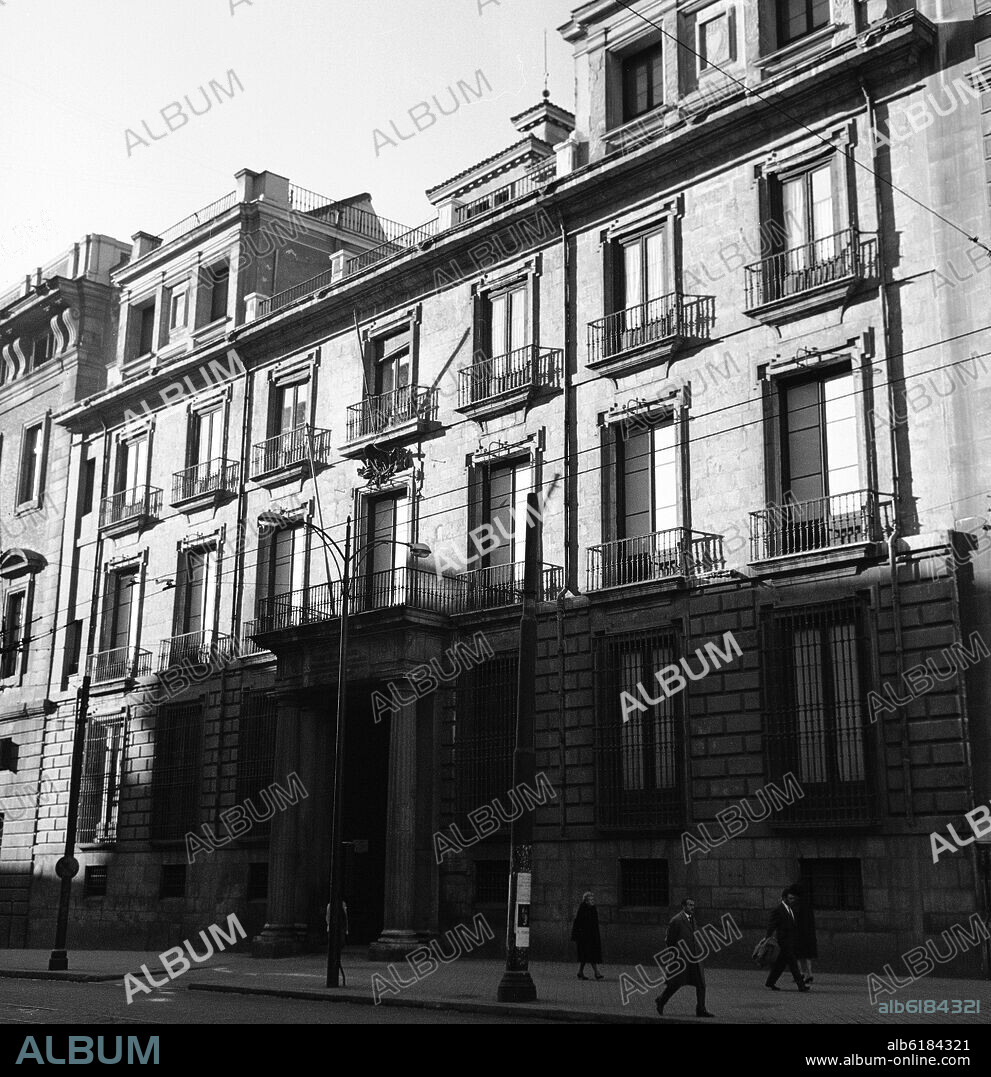 DIEGO DE VILLANUEVA (1715-1774). FACHADA NEOCLASICA DE LA ACADEMIA DE SAN FERNANDO - ANTIGUO PALACIO GOYENECHE - S XVIII - FOTOGRAFIA EN BLANCO Y NEGRO - AÑOS 60.