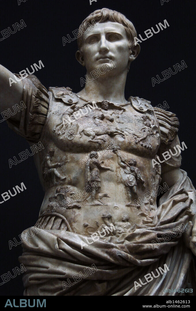 AUGUSTO, Cayo Julio Cesar Octaviano (Roma,61 a. C. -Nola,14 d. C.). Primer emperador romano e hijo adoptivo y heredero de César. Su gobierno significó toda una serie de reformas que afectó a la reorganización del Senado y a la jeraquización de las clases sociales. Estatua de Augusto de Prima Porta. (s. I). Braccio Nuovo. Museo Chiaramonti. Museos Vaticanos. Ciudad Vaticano. Europa.