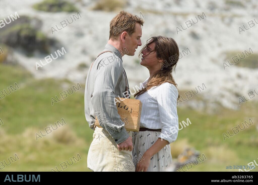 ALICIA VIKANDER et MICHAEL FASSBENDER dans THE LIGHT BETWEEN OCEANS, 2016, réalisé par DEREK CIANFRANCE. Copyright HEYDAY FILMS/LBO PROD/DREAMWORKS SKG/PARTICIPANT MEDIA/RELIA.