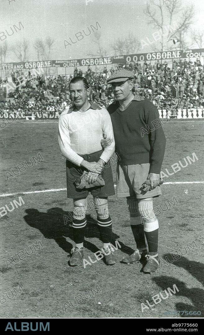1950. Charity Party (III). Charity Party (III). - charity soccer match between Bullfighters and Soccer Players played at the Sevillista field in Nervión in the early 1950s. In the image, two legendary goalkeepers in Spanish soccer: the Sevillista Guillermo and Izaguirre "the Flying Angel", and Ricardo Zamora. (Gelán photo).