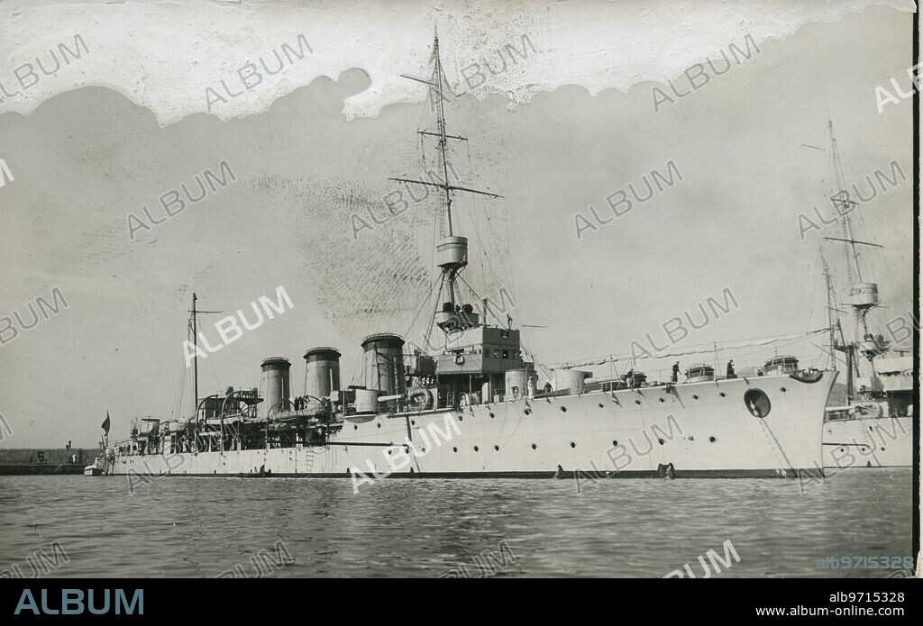 Cartagena, 1925 (CA.). El crucero de la Armada Española «Blas de Lezo», en el puerto de Cartagena.