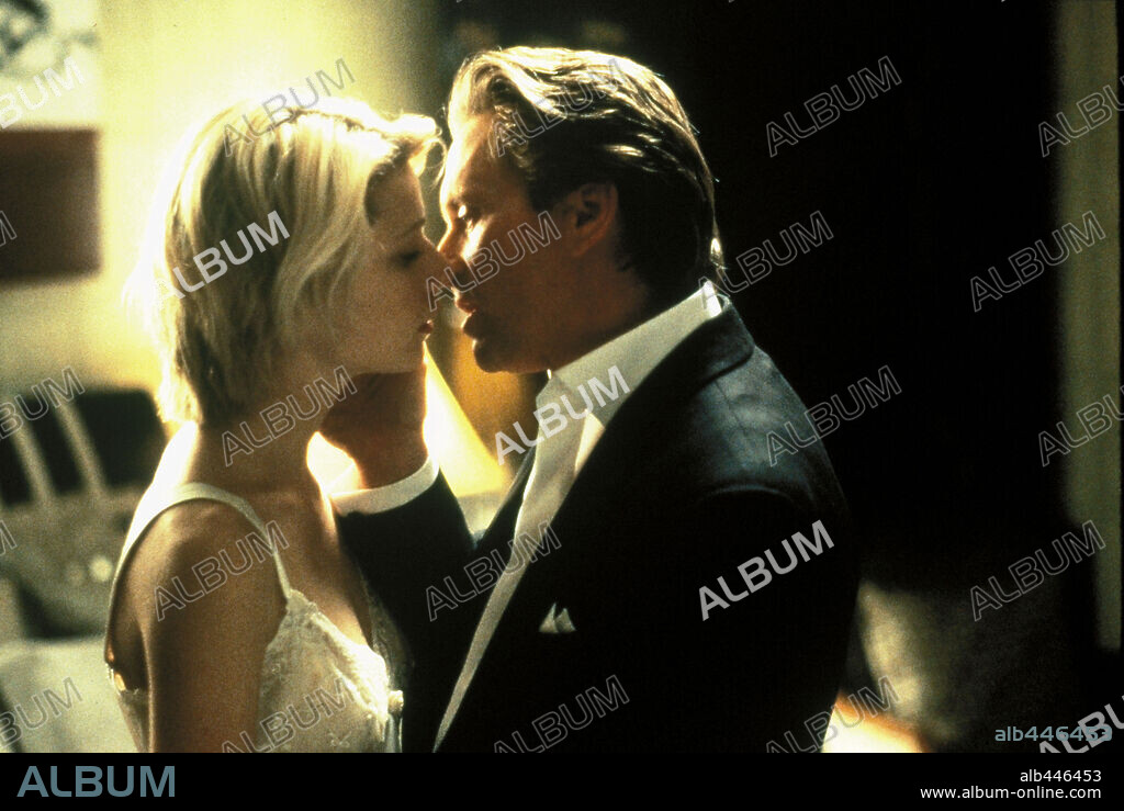 GWYNETH PALTROW et MICHAEL DOUGLAS dans MEURTRE PARFAIT, 1998 (A PERFECT MURDER), réalisé par ANDREW DAVIS. Copyright WARNER BROTHERS.