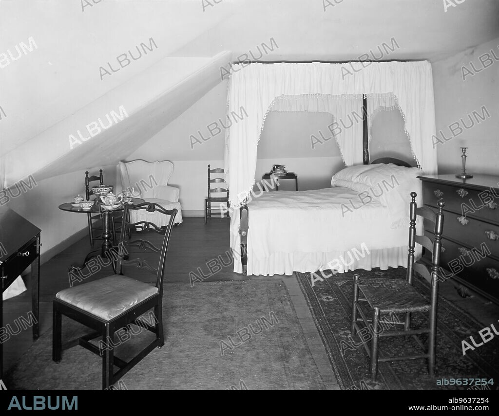 Mrs. [Martha] Washington's bed room at Mt. Vernon, c.between 1910 and 1920.