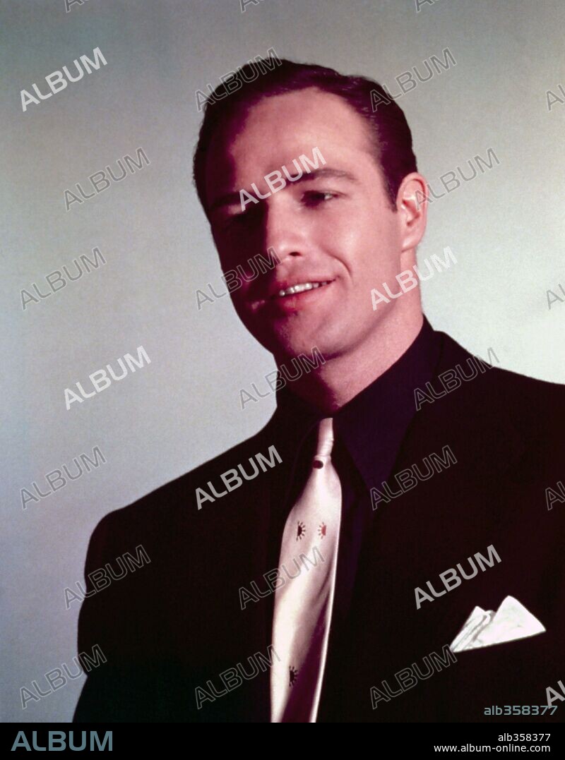 MARLON BRANDO en ELLOS Y ELLAS, 1955 (GUYS AND DOLLS), dirigida por JOSEPH L. MANKIEWICZ. Copyright M.G.M/SAMUEL GOLDWYN.
