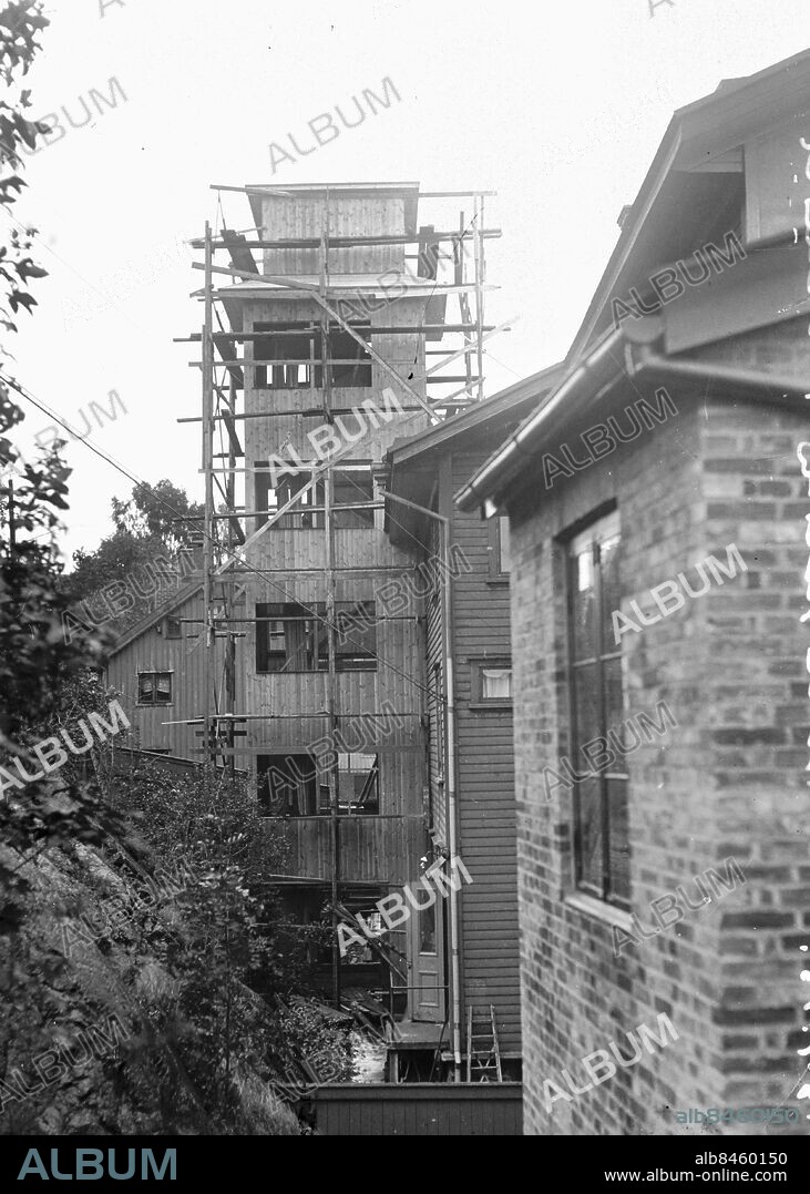 Mölndal 1935-09-18 - Tornet byggs på Mölndals brandstation *** Local Caption *** GT Låda Krep 2010-06. KAMERAREPORTAGE.
