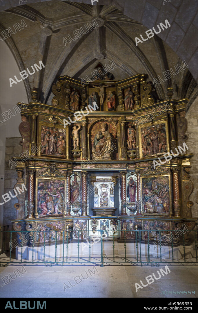 retablo de estilo romanista, data de finales del siglo XVI, iglesia romanica,de San Martín de Tours,consagrada en 1156, San Martin de Unx,comunidad foral de Navarra, Spain.