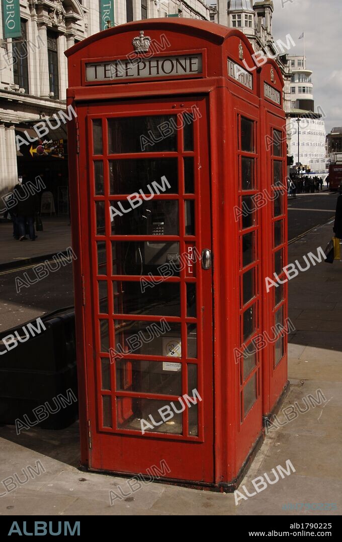 CABINA TELEFONICA típica londinense. Londres. Inglaterra. Reino Unido.
