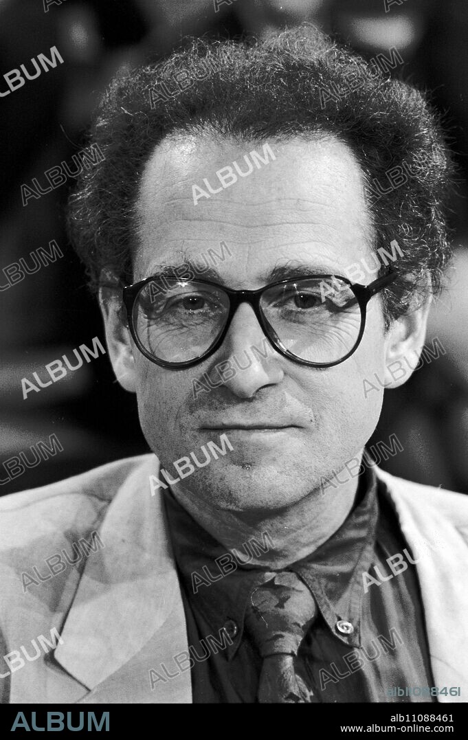 KONRAD WEISS was born on February 17, 1942 in Laubau/Silesia. Konrad Weiss was a director in the DEFA documentary film studio from 1969-89 and made over 50 documentaries. He was a co-founder and spokesman for the GDR citizens' movement 'Democracy Now'. In 1991 Konrad Weiss received the Carl von Ossietzky Medal and in 1992 the Federal Cross of Merit.
